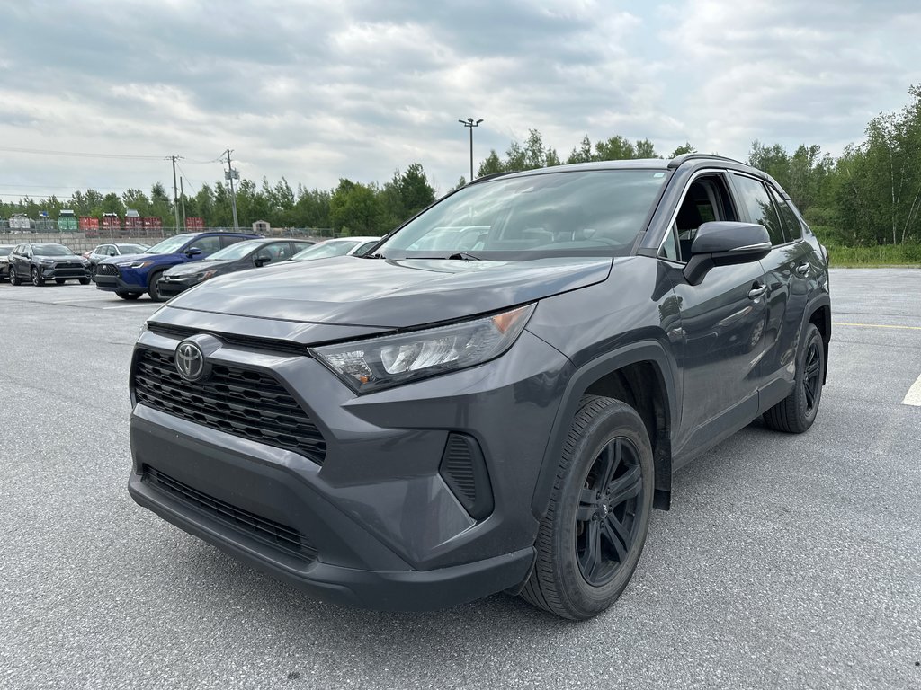 2021 Toyota RAV4 LE in Cowansville, Quebec - 3 - w1024h768px