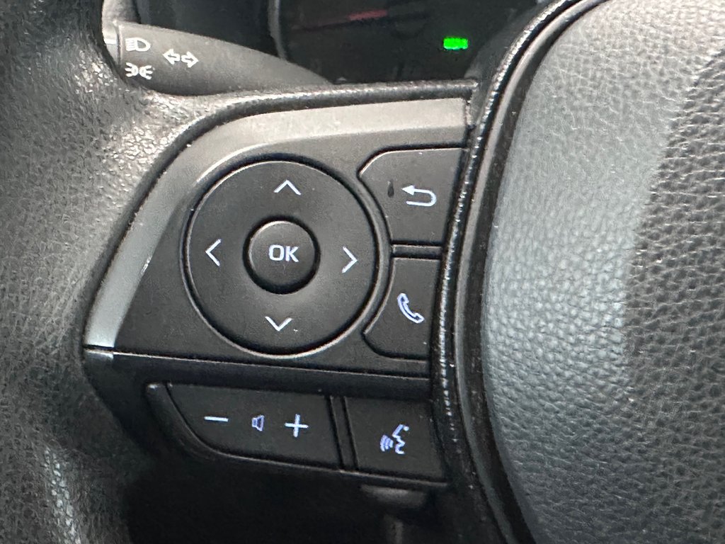 Toyota RAV4 LE Sièges Chauffants / Détecteur d'angle mort 2021 à Cowansville, Québec - 21 - w1024h768px