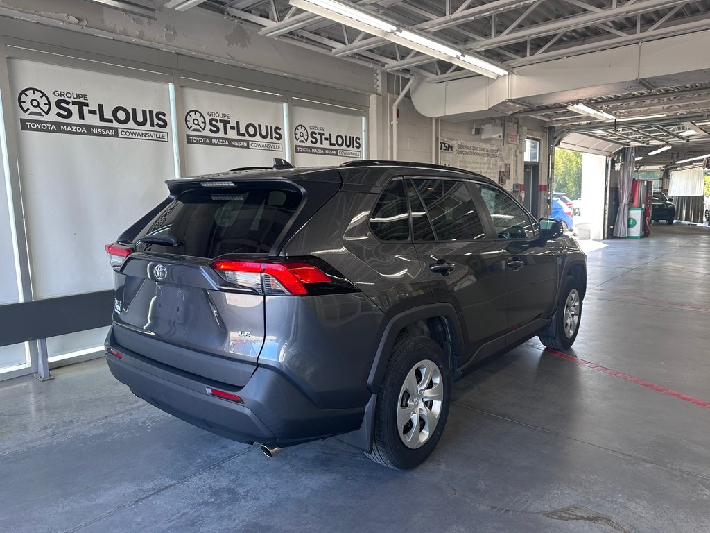 Toyota RAV4 LE Sièges Chauffants / Détecteur d'angle mort 2021 à Cowansville, Québec - 6 - w1024h768px