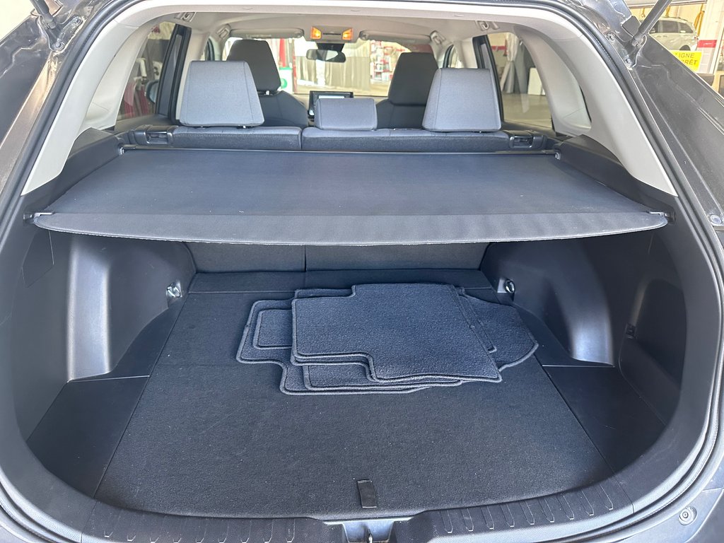 Toyota RAV4 LE Sièges Chauffants / Détecteur d'angle mort 2021 à Cowansville, Québec - 10 - w1024h768px