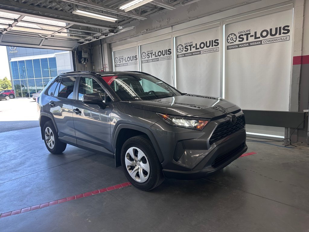 Toyota RAV4 LE Sièges Chauffants / Détecteur d'angle mort 2021 à Cowansville, Québec - 8 - w1024h768px