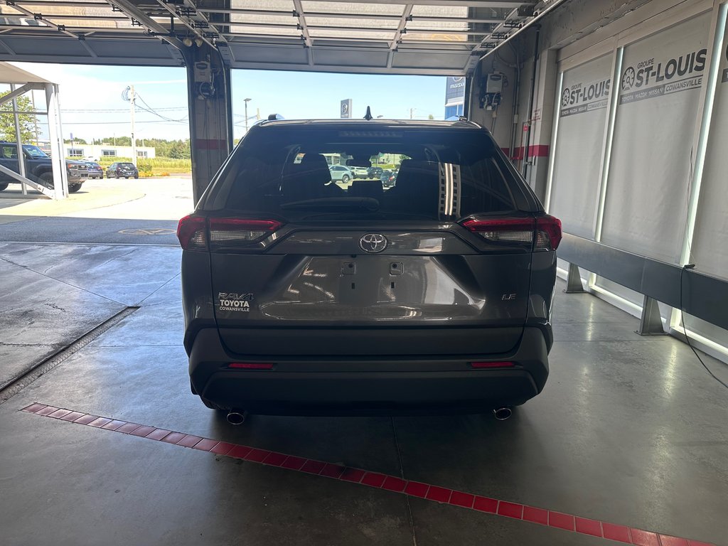 Toyota RAV4 LE Sièges Chauffants / Détecteur d'angle mort 2021 à Cowansville, Québec - 4 - w1024h768px