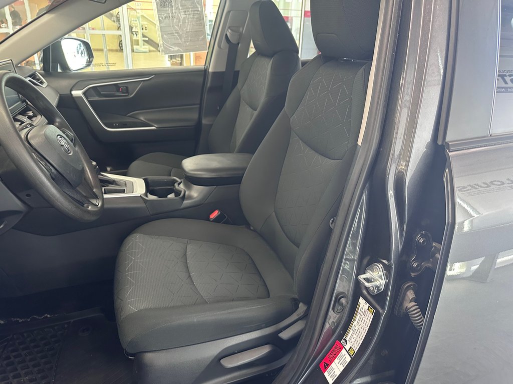 Toyota RAV4 LE Sièges Chauffants / Détecteur d'angle mort 2021 à Cowansville, Québec - 16 - w1024h768px