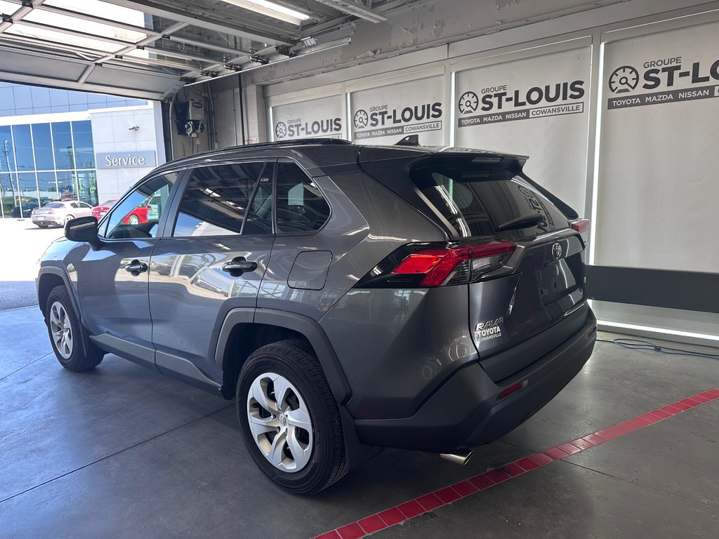 Toyota RAV4 LE Sièges Chauffants / Détecteur d'angle mort 2021 à Cowansville, Québec - 3 - w1024h768px