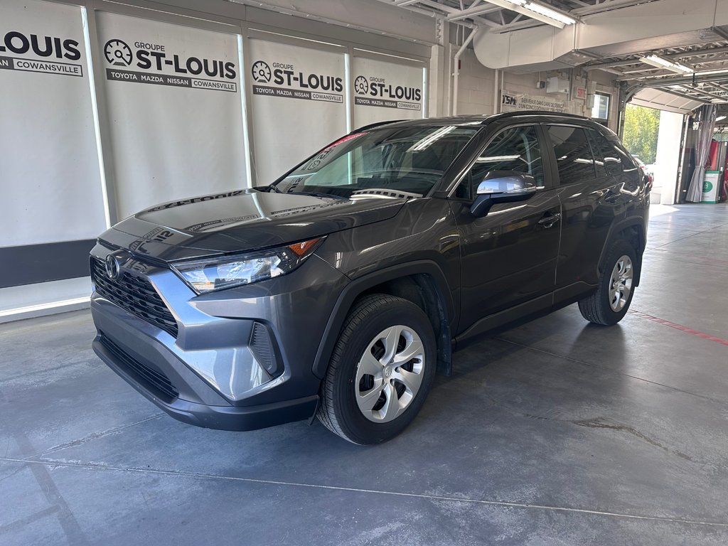 Toyota RAV4 LE Sièges Chauffants / Détecteur d'angle mort 2021 à Cowansville, Québec - 1 - w1024h768px