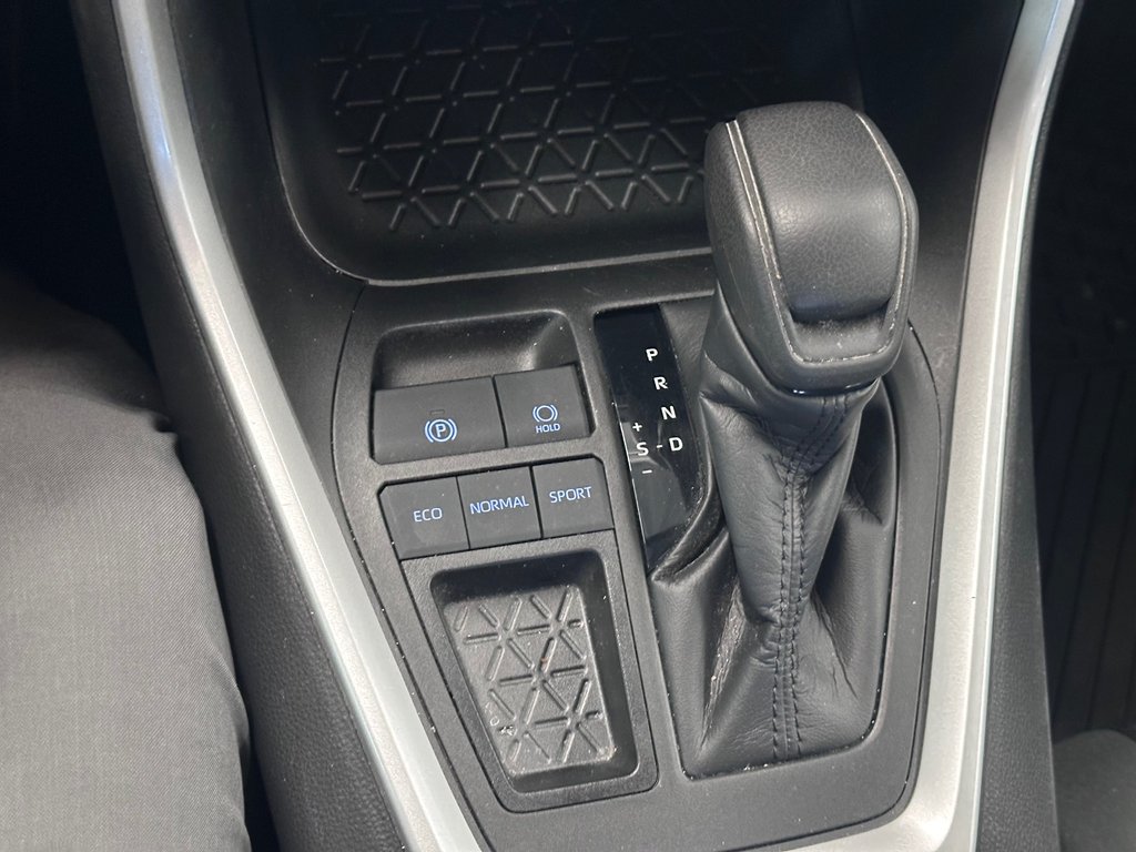 Toyota RAV4 LE Sièges Chauffants / Détecteur d'angle mort 2021 à Cowansville, Québec - 20 - w1024h768px