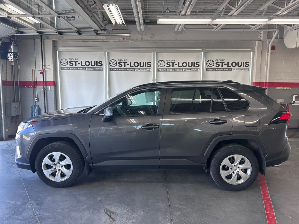 Toyota RAV4 LE Sièges Chauffants / Détecteur d'angle mort 2021 à Cowansville, Québec - 2 - w1024h768px