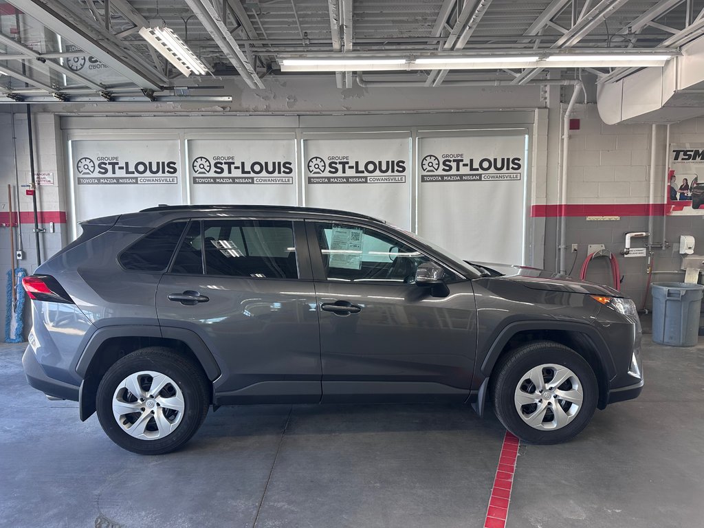 Toyota RAV4 LE Sièges Chauffants / Détecteur d'angle mort 2021 à Cowansville, Québec - 7 - w1024h768px