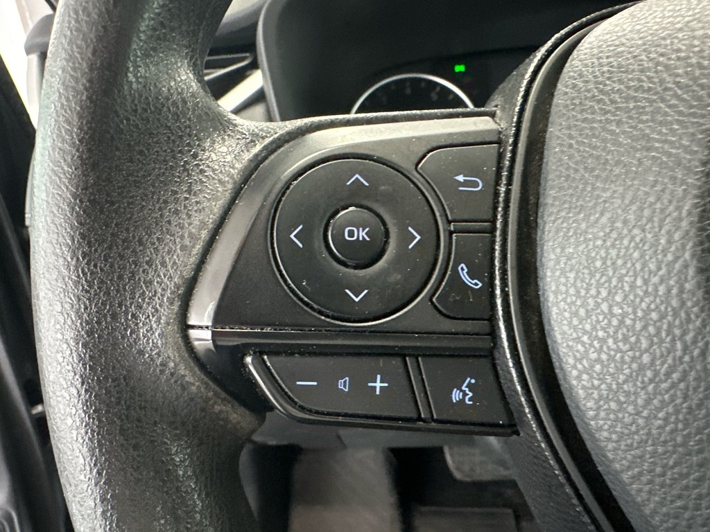 2021 Toyota RAV4 LE in Cowansville, Quebec - 12 - w1024h768px