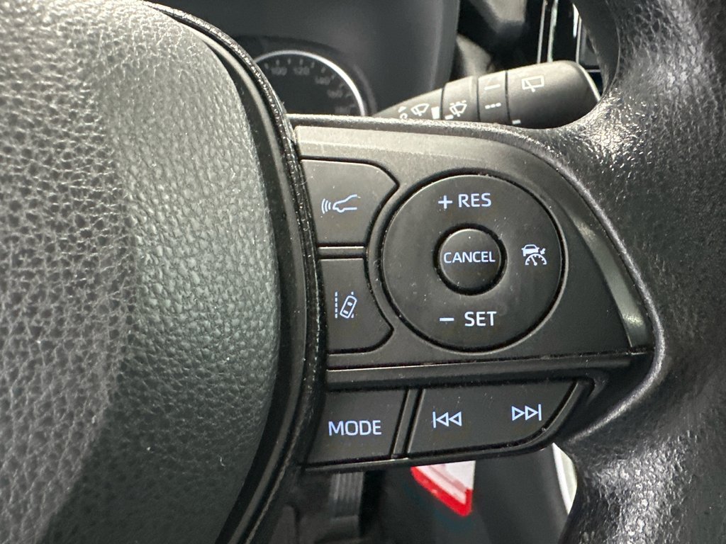 2021 Toyota RAV4 LE in Cowansville, Quebec - 13 - w1024h768px