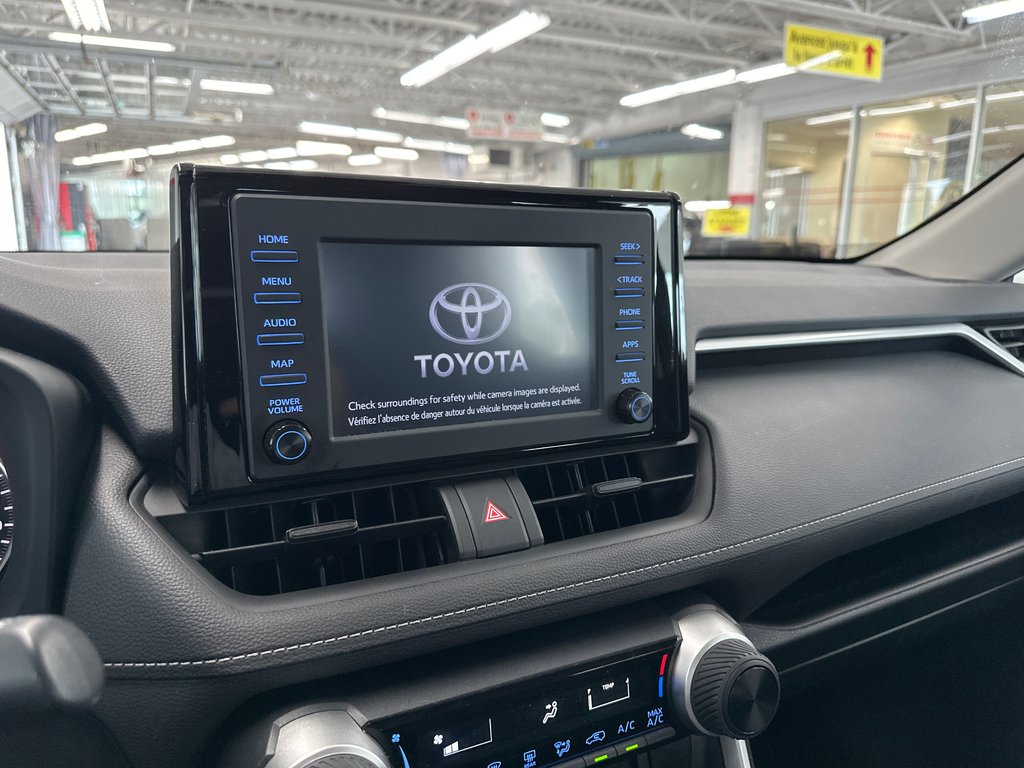2021 Toyota RAV4 LE in Cowansville, Quebec - 15 - w1024h768px