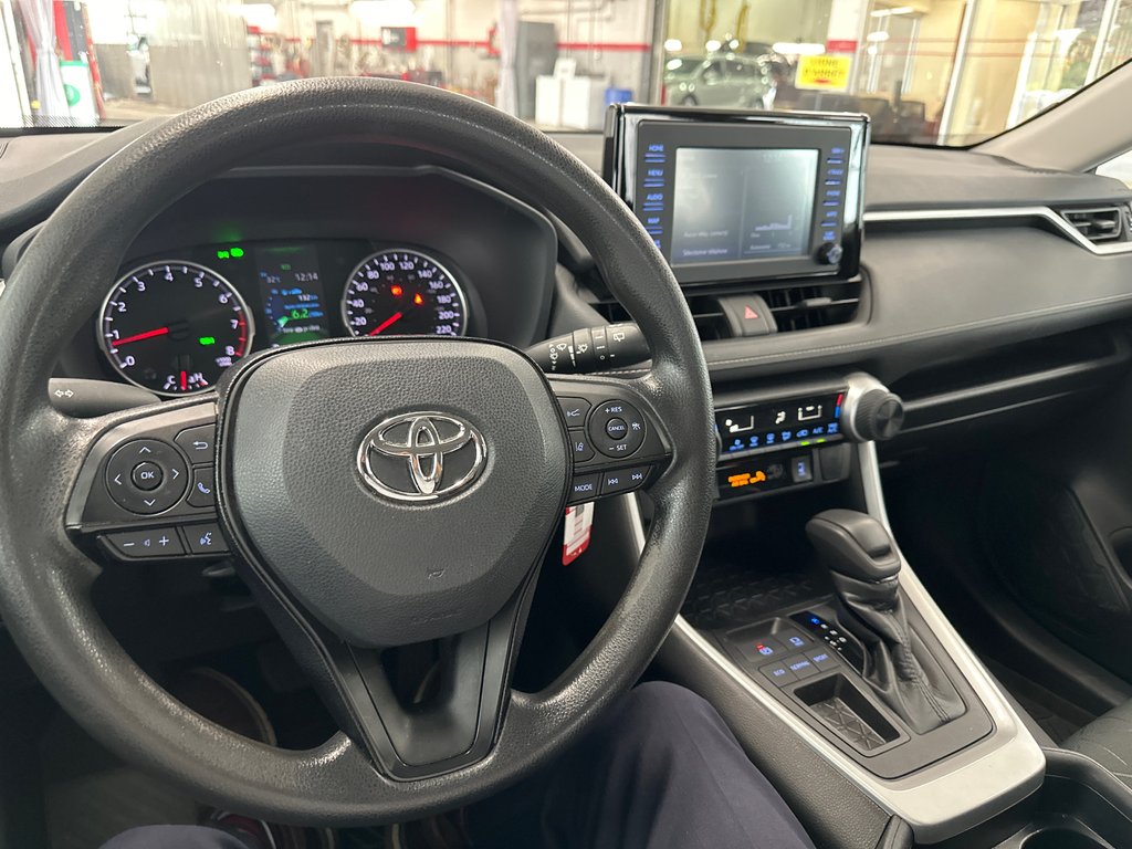 2021 Toyota RAV4 LE in Cowansville, Quebec - 19 - w1024h768px