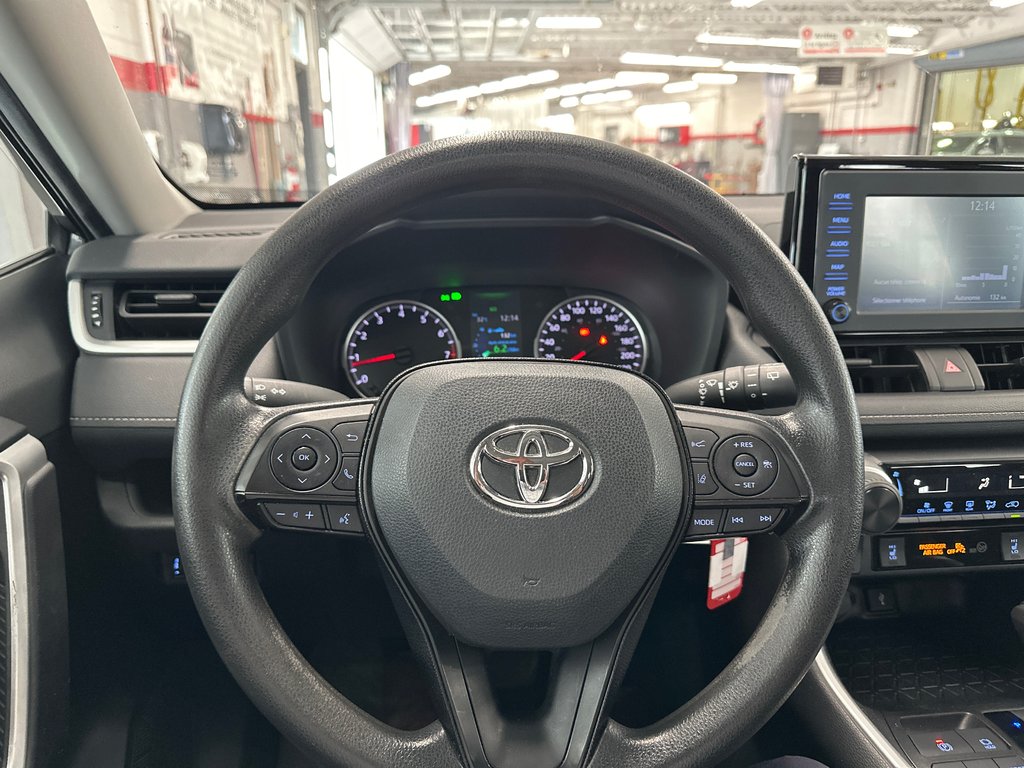 2021 Toyota RAV4 LE in Cowansville, Quebec - 18 - w1024h768px