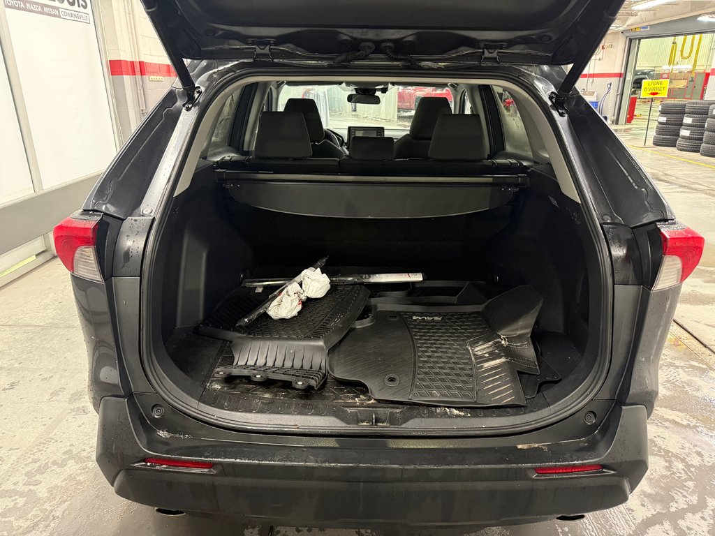 Toyota RAV4 AA XLE AWD 2021 à Cowansville, Québec - 11 - w1024h768px