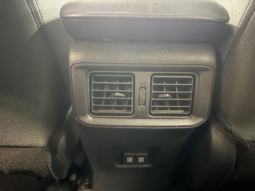 Toyota RAV4 AA XLE AWD 2021 à Cowansville, Québec - 13 - w1024h768px