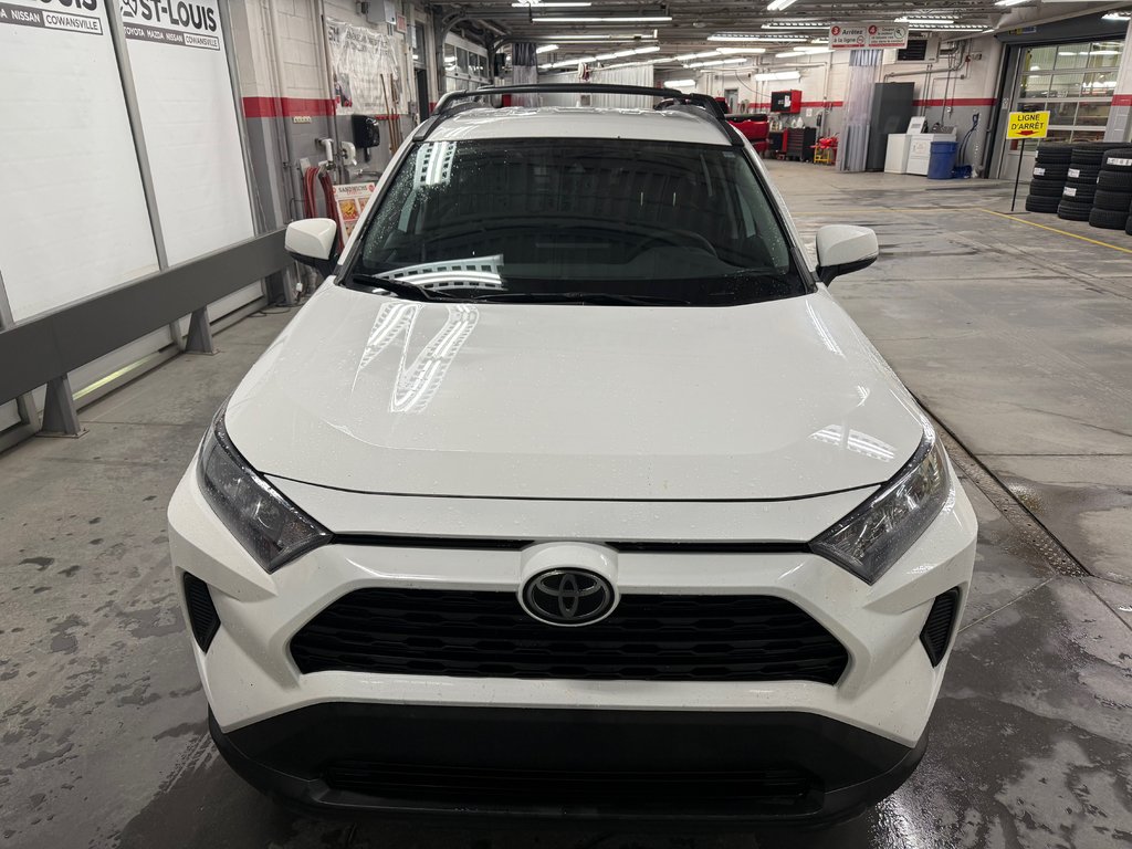 Toyota RAV4 LE AWD 2021 à Cowansville, Québec - 2 - w1024h768px