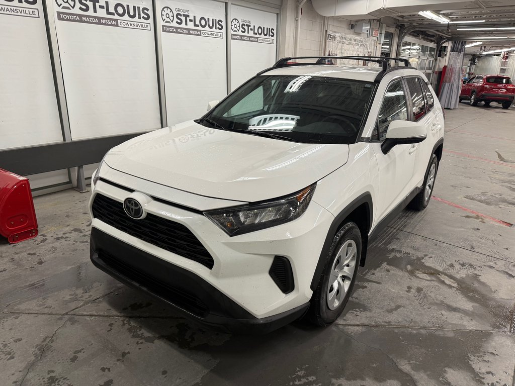 Toyota RAV4 LE AWD 2021 à Cowansville, Québec - 1 - w1024h768px
