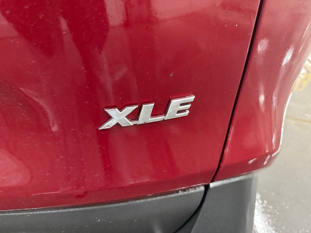 Toyota RAV4 XLE FWD 2021 à Cowansville, Québec - 10 - w1024h768px