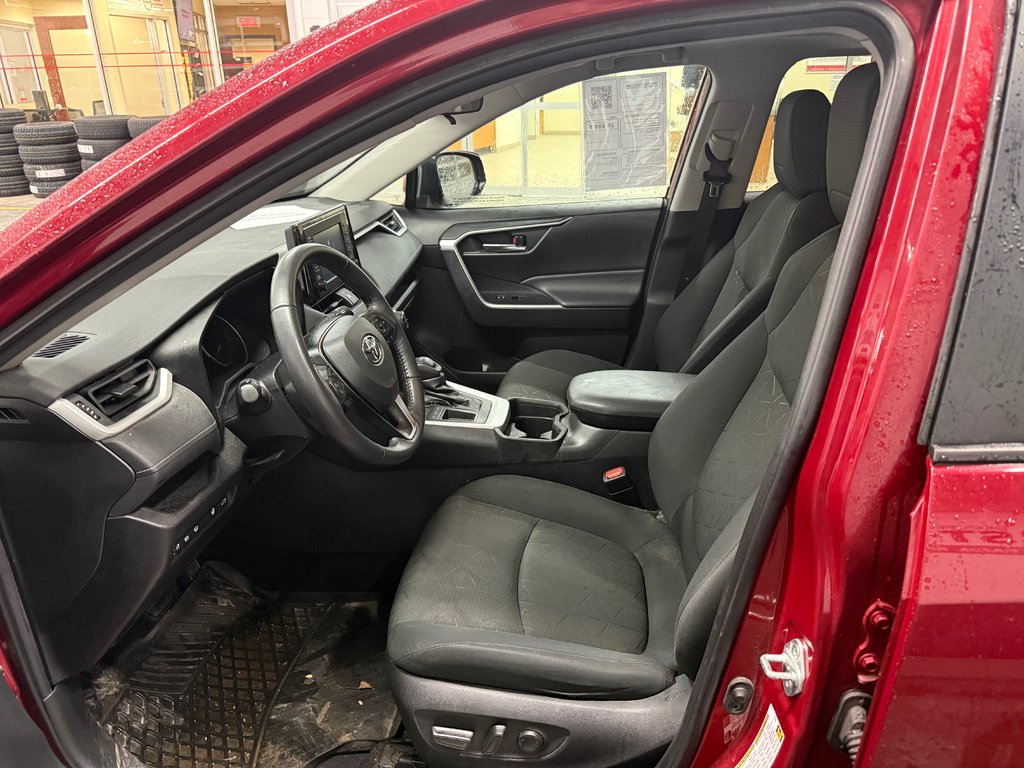 Toyota RAV4 XLE FWD 2021 à Cowansville, Québec - 15 - w1024h768px