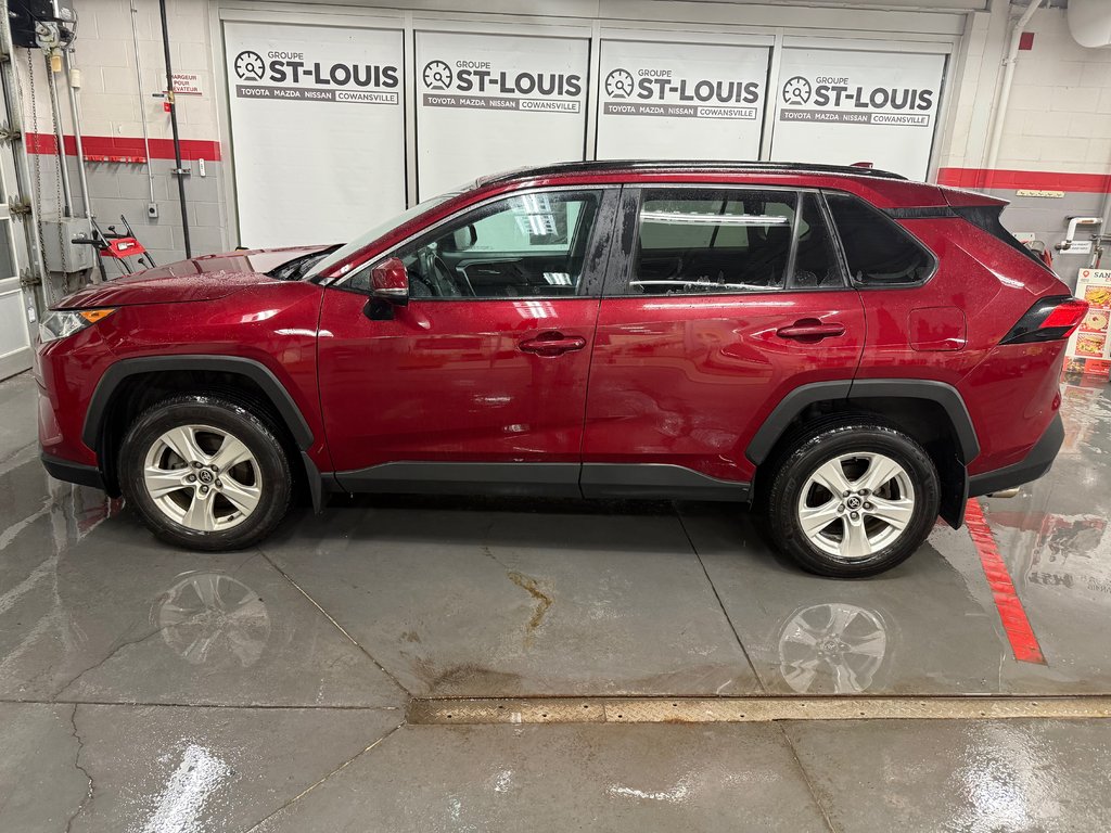 Toyota RAV4 XLE FWD 2021 à Cowansville, Québec - 3 - w1024h768px