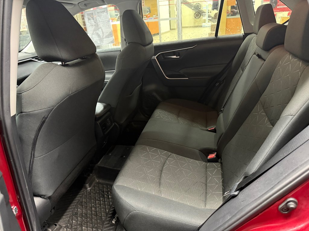 Toyota RAV4 XLE FWD 2021 à Cowansville, Québec - 12 - w1024h768px