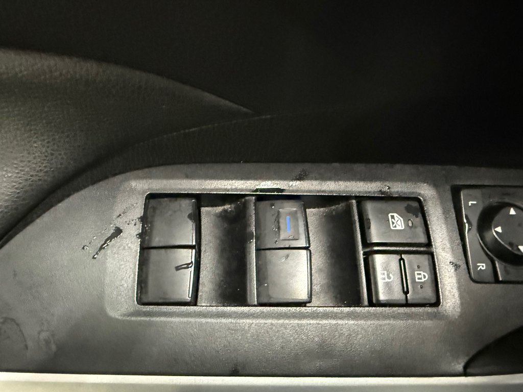 Toyota RAV4 XLE FWD 2021 à Cowansville, Québec - 16 - w1024h768px