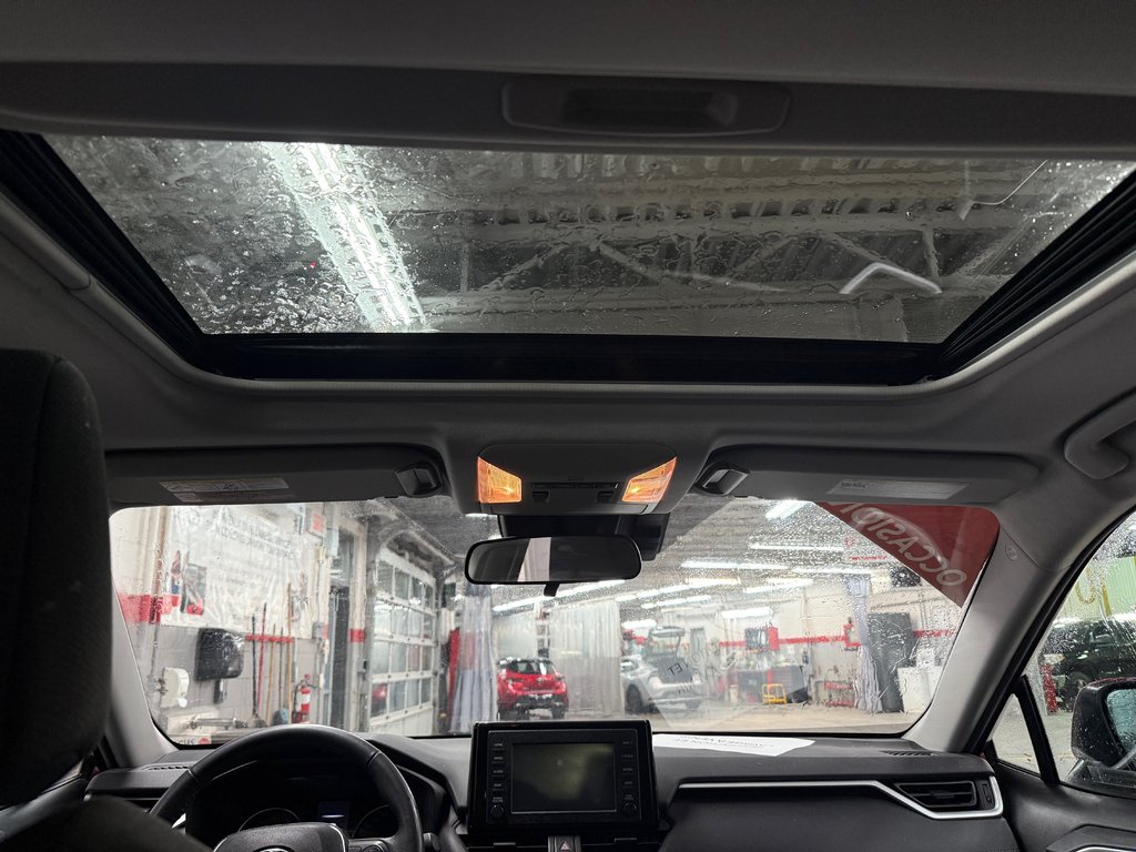 Toyota RAV4 XLE FWD 2021 à Cowansville, Québec - 14 - w1024h768px