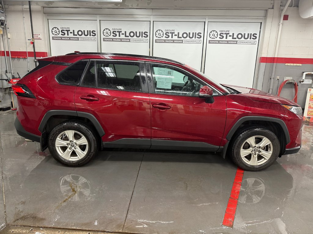 Toyota RAV4 XLE FWD 2021 à Cowansville, Québec - 6 - w1024h768px