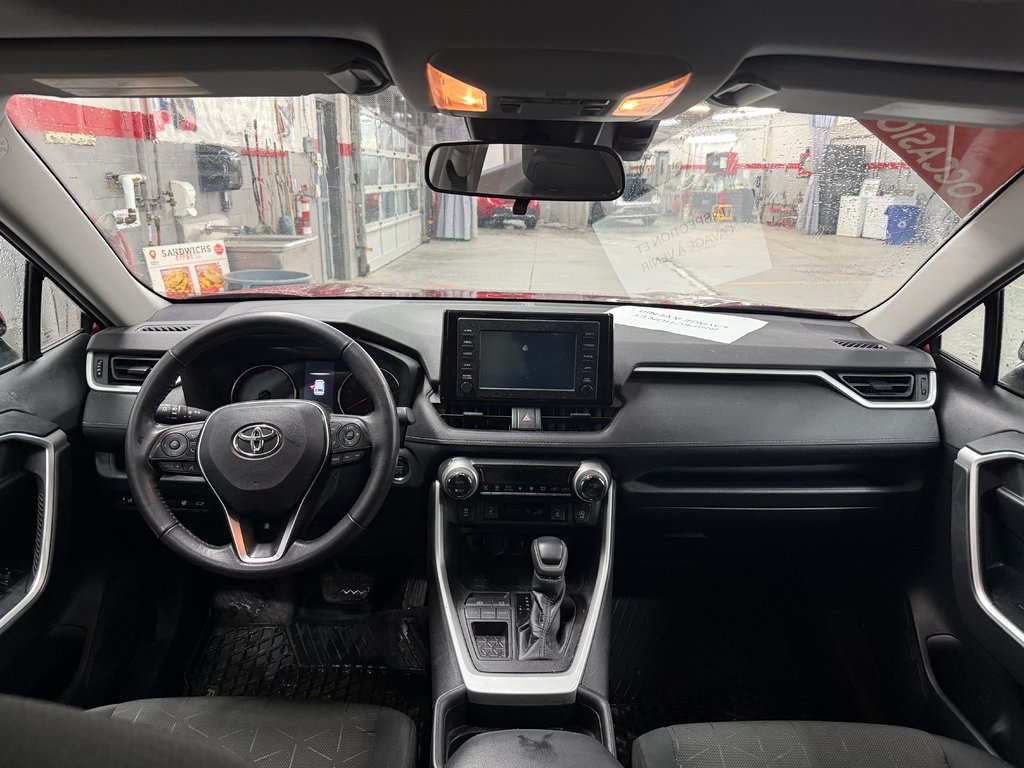 Toyota RAV4 XLE FWD 2021 à Cowansville, Québec - 13 - w1024h768px