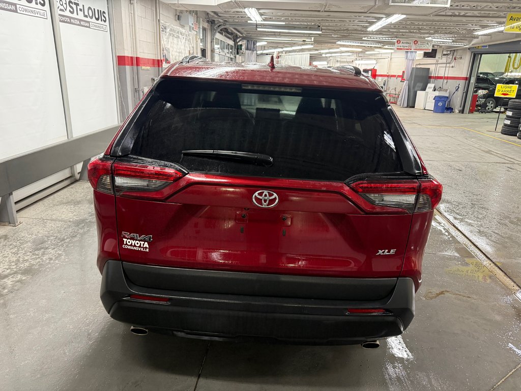 Toyota RAV4 XLE FWD 2021 à Cowansville, Québec - 8 - w1024h768px