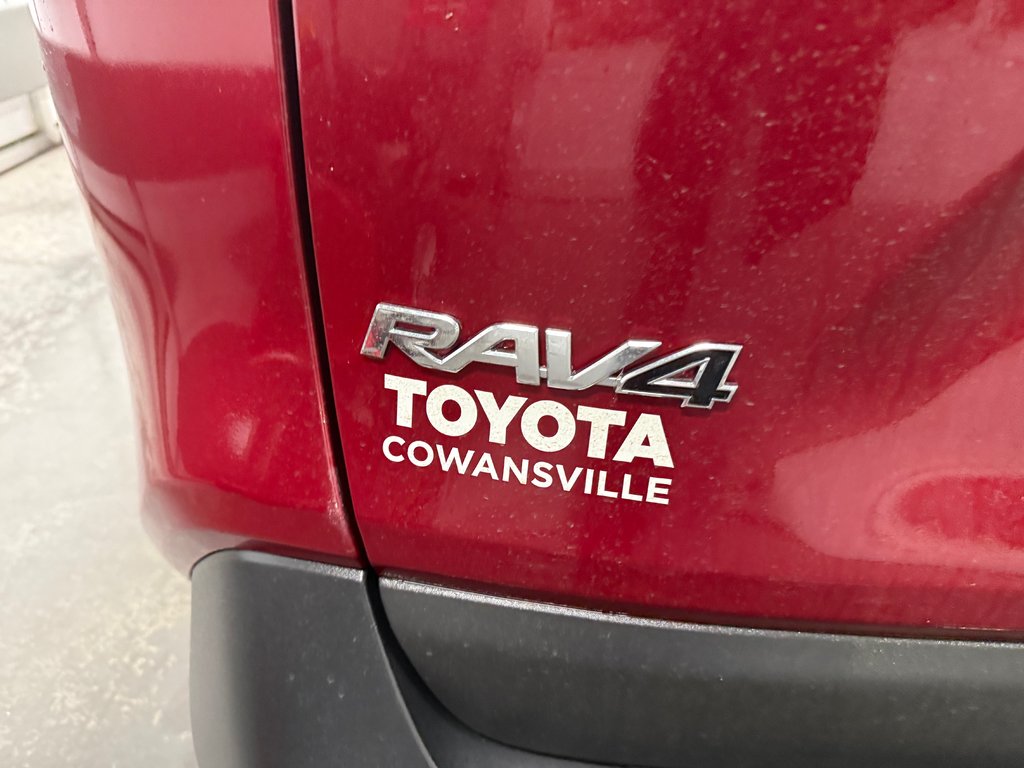 Toyota RAV4 XLE FWD 2021 à Cowansville, Québec - 9 - w1024h768px