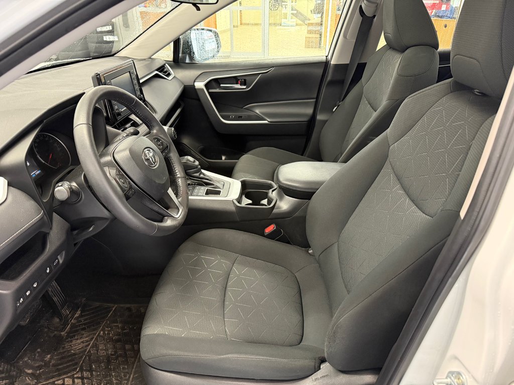 Toyota RAV4 XLE AWD 2021 à Cowansville, Québec - 15 - w1024h768px