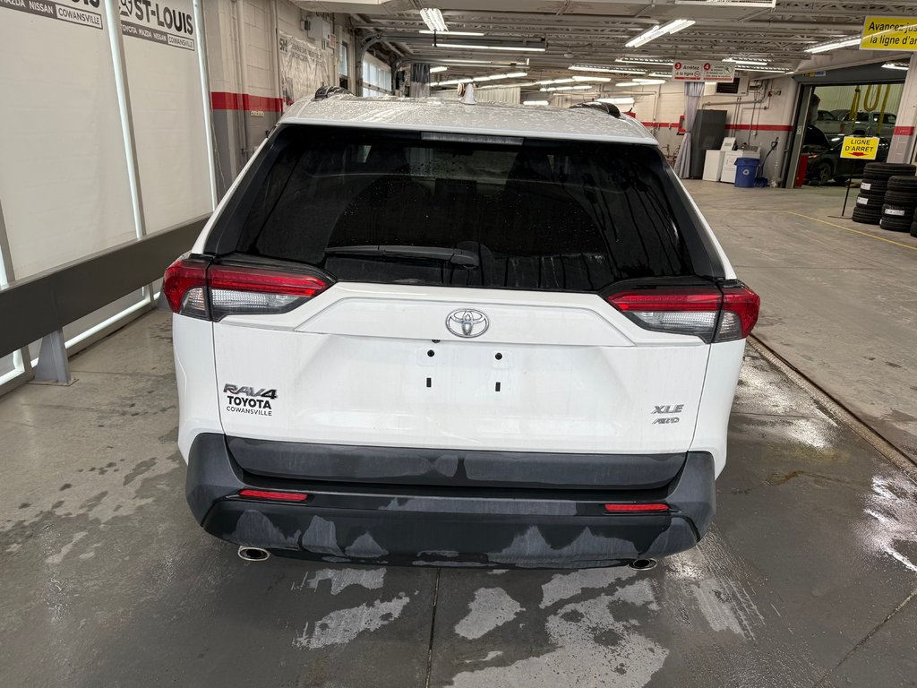 Toyota RAV4 XLE AWD 2021 à Cowansville, Québec - 8 - w1024h768px