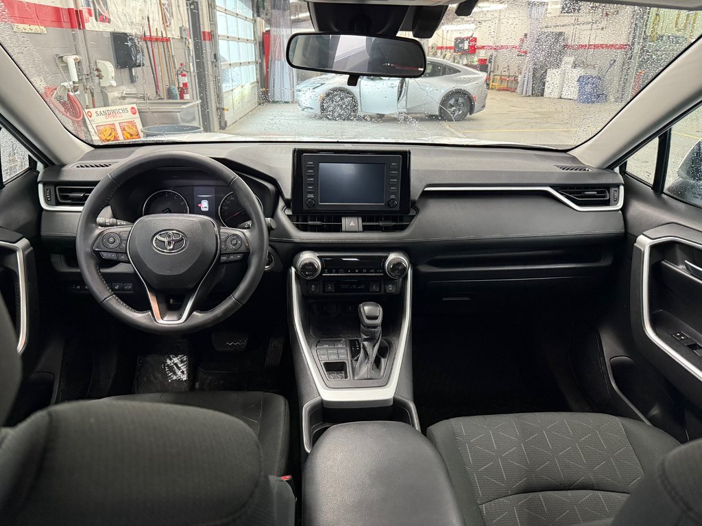 Toyota RAV4 XLE AWD 2021 à Cowansville, Québec - 13 - w1024h768px
