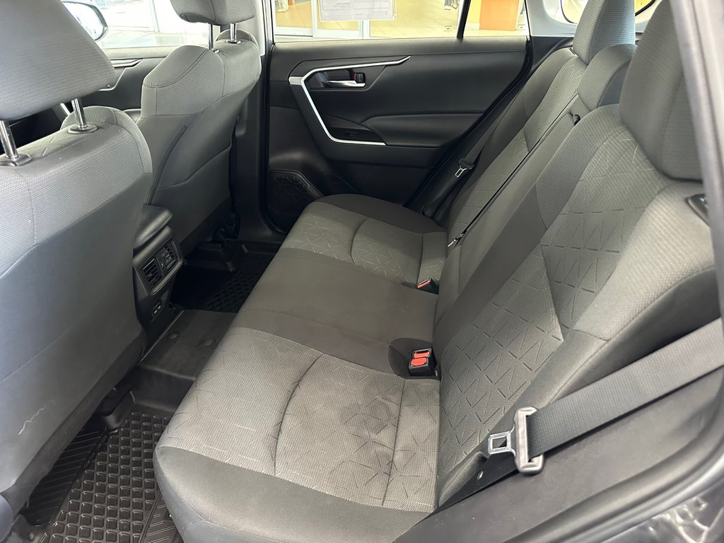 Toyota RAV4 XLE AWD 2022 à Cowansville, Québec - 20 - w1024h768px