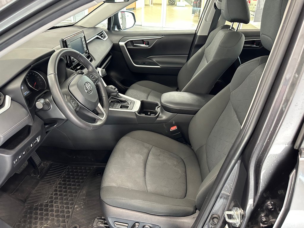 Toyota RAV4 XLE AWD 2022 à Cowansville, Québec - 25 - w1024h768px