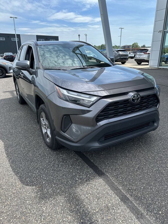 Toyota RAV4 XLE 2022 à Cowansville, Québec - 3 - w1024h768px