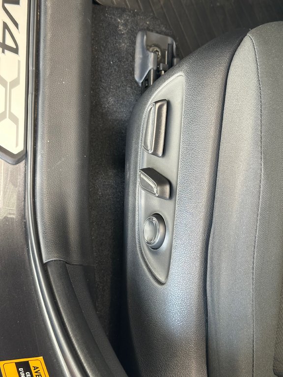 Toyota RAV4 XLE AWD 2022 à Cowansville, Québec - 26 - w1024h768px