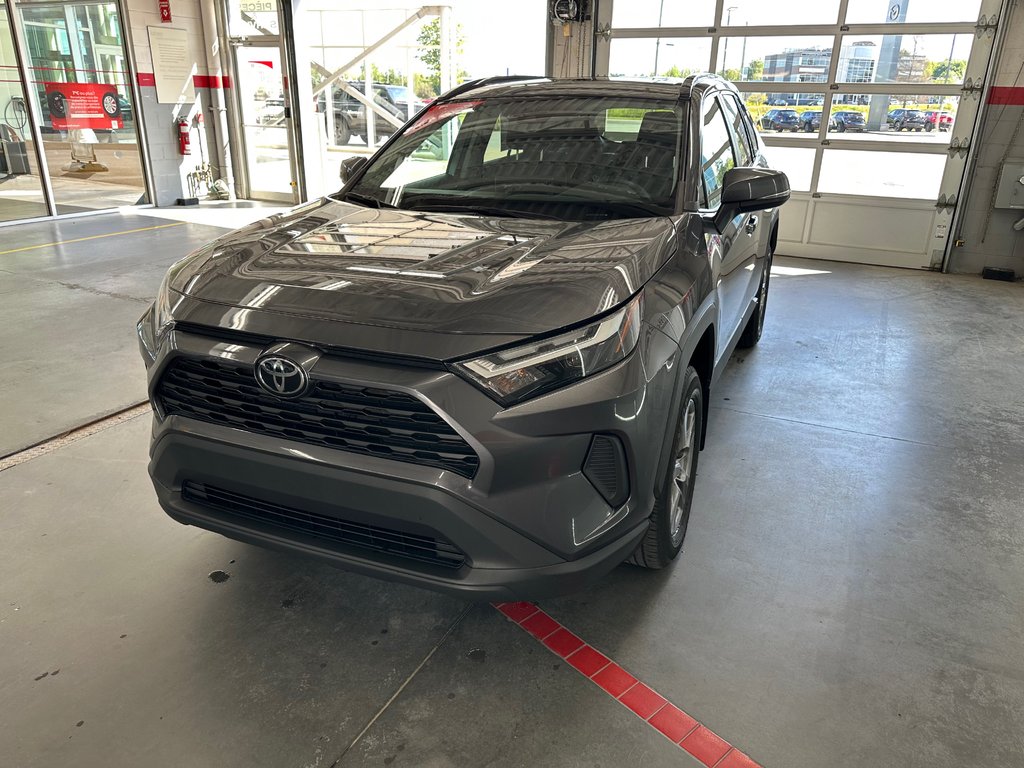 Toyota RAV4 XLE AWD 2022 à Cowansville, Québec - 13 - w1024h768px
