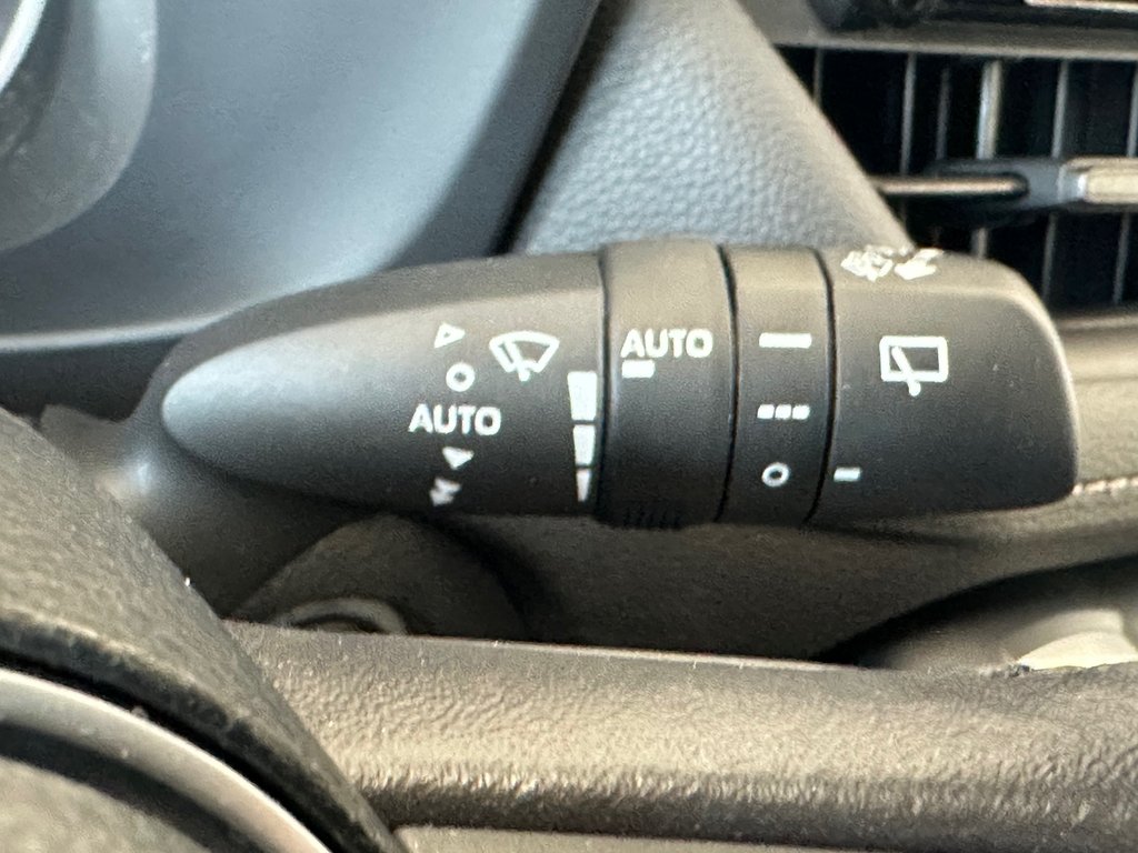 Toyota RAV4 XLE AWD 2022 à Cowansville, Québec - 35 - w1024h768px