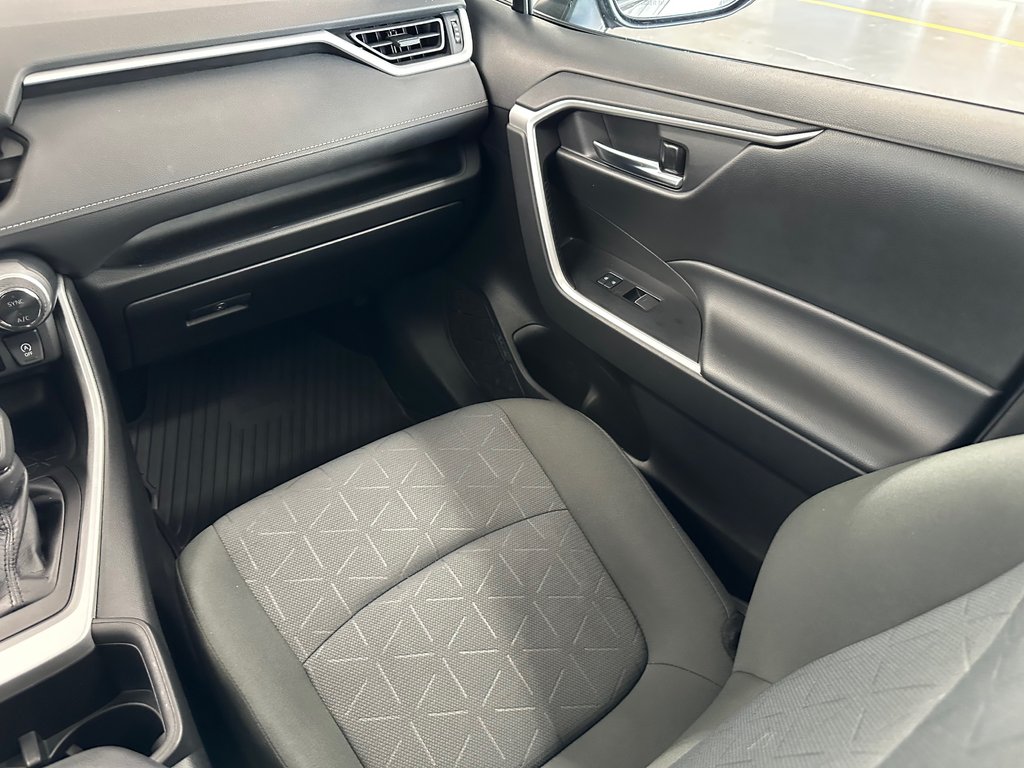 Toyota RAV4 XLE AWD 2022 à Cowansville, Québec - 22 - w1024h768px