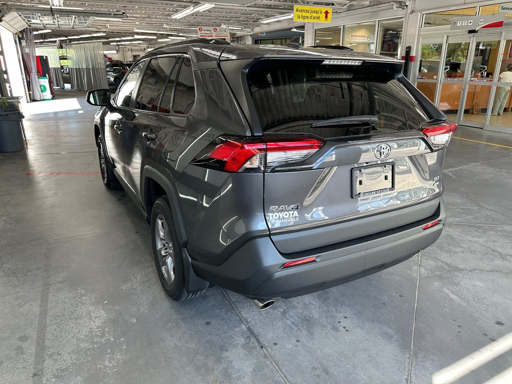 Toyota RAV4 XLE AWD 2022 à Cowansville, Québec - 10 - w1024h768px