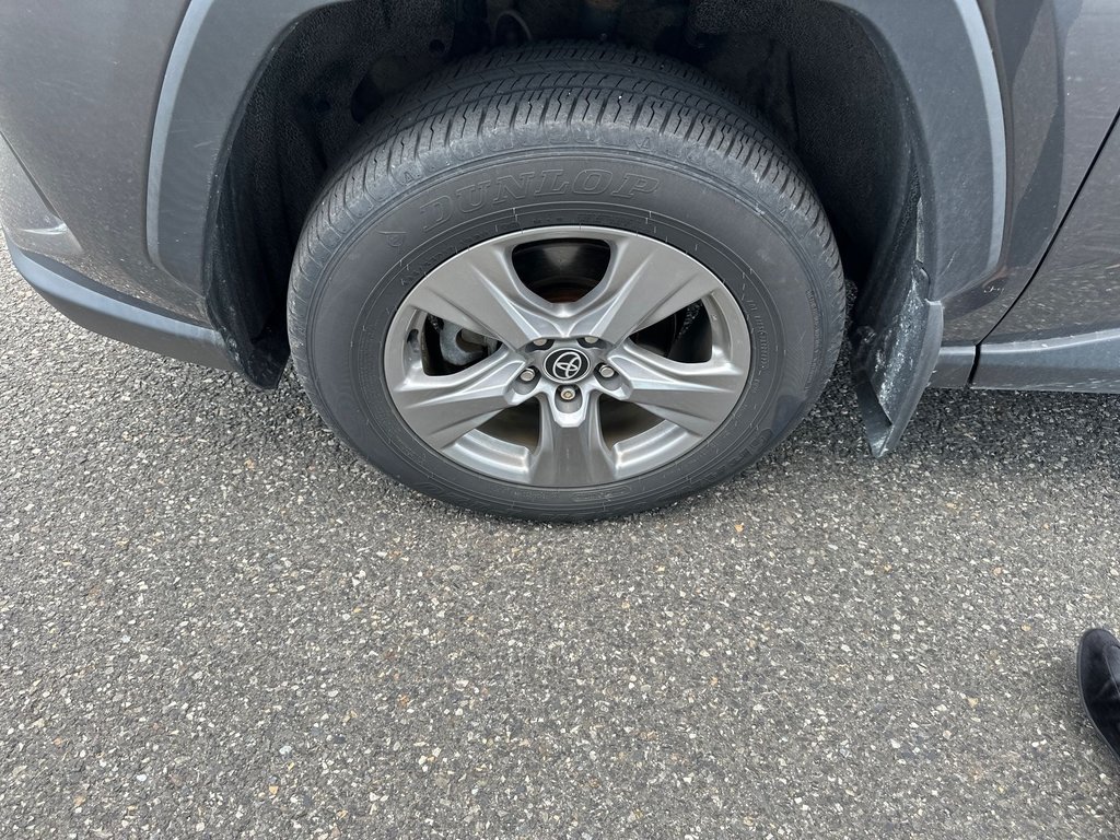 Toyota RAV4 XLE 2022 à Cowansville, Québec - 8 - w1024h768px