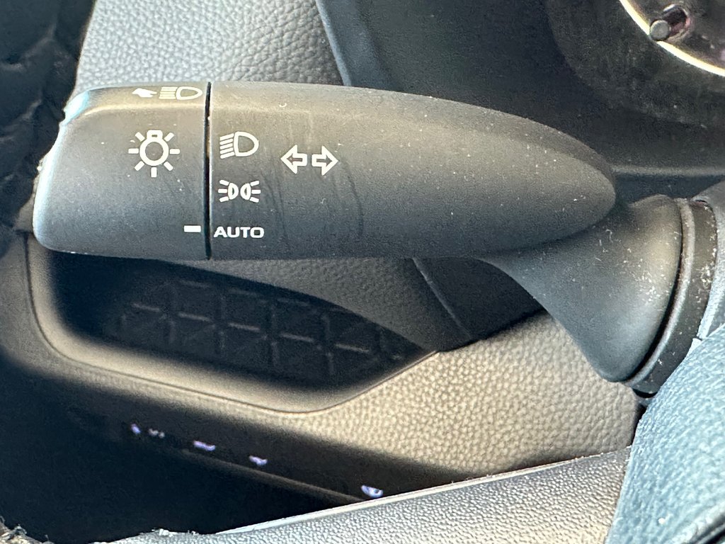 Toyota RAV4 XLE AWD 2022 à Cowansville, Québec - 37 - w1024h768px