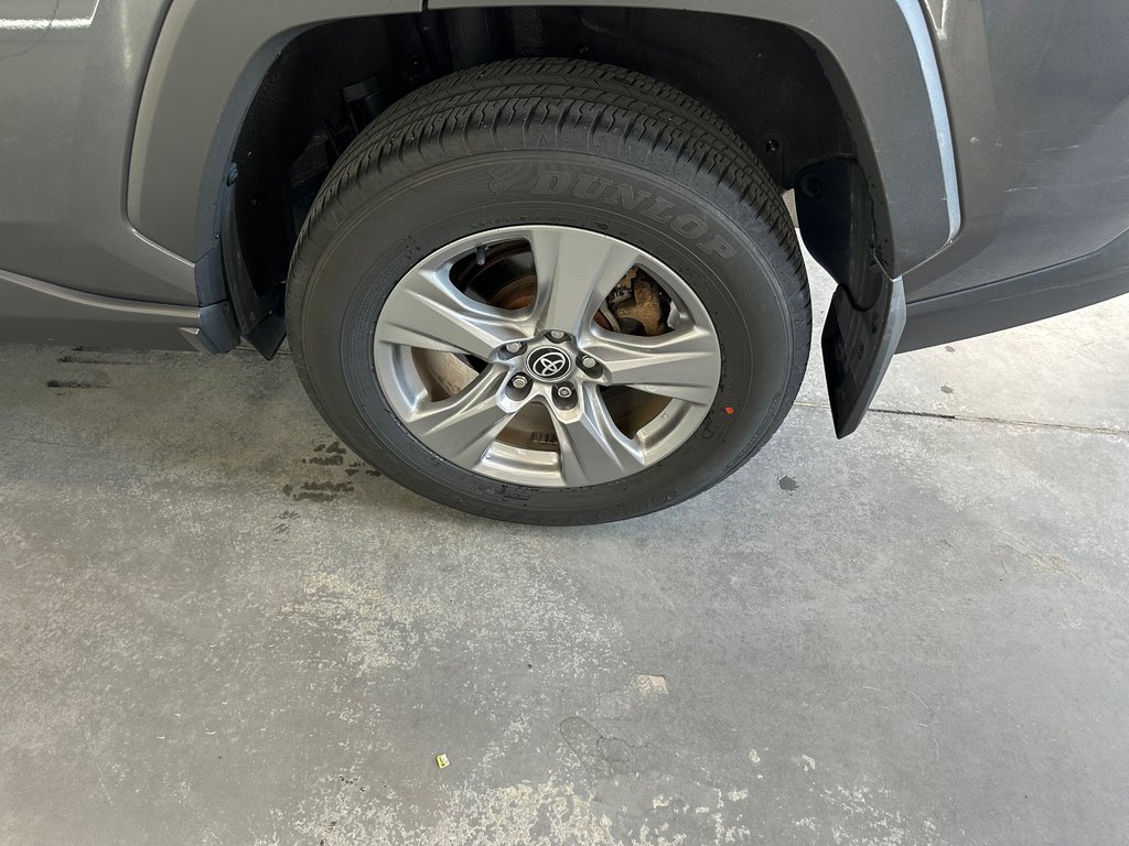 Toyota RAV4 XLE AWD 2022 à Cowansville, Québec - 11 - w1024h768px