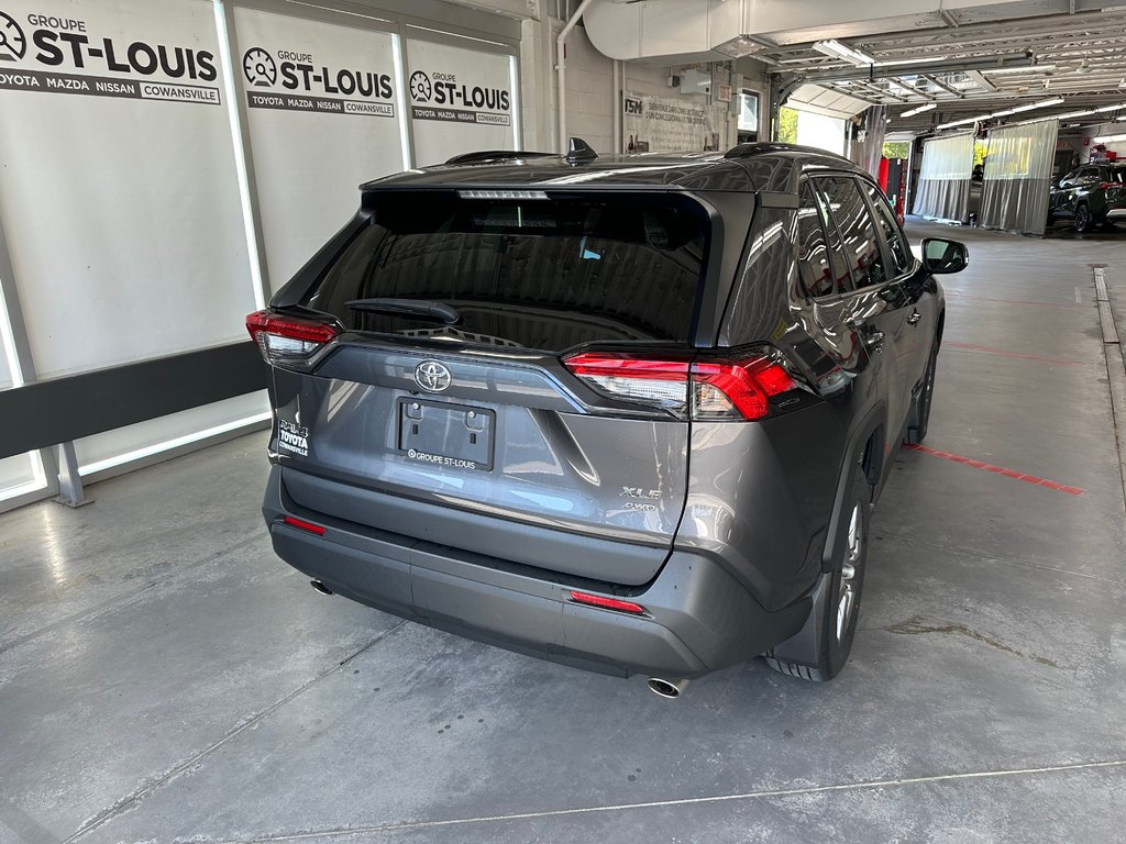 Toyota RAV4 XLE AWD 2022 à Cowansville, Québec - 3 - w1024h768px