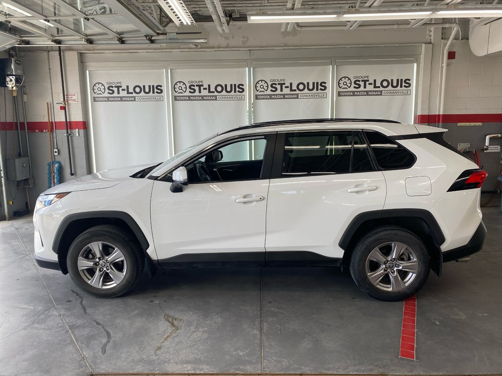 Toyota RAV4 XLE awd 2022 à Cowansville, Québec - 2 - w1024h768px