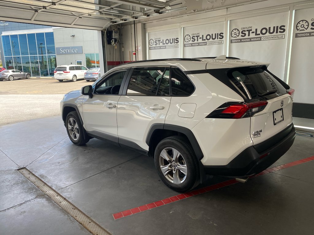 Toyota RAV4 XLE awd 2022 à Cowansville, Québec - 3 - w1024h768px