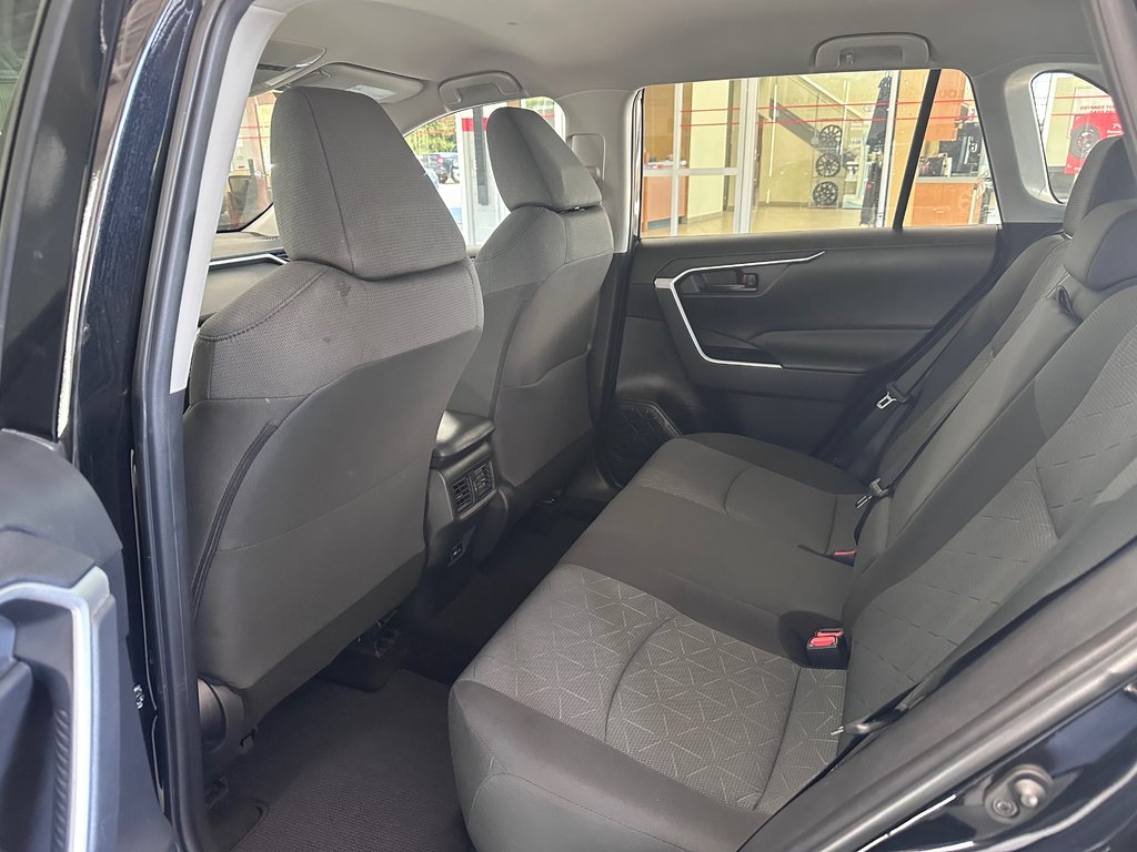 Toyota RAV4 LE AWD 2022 à Cowansville, Québec - 15 - w1024h768px