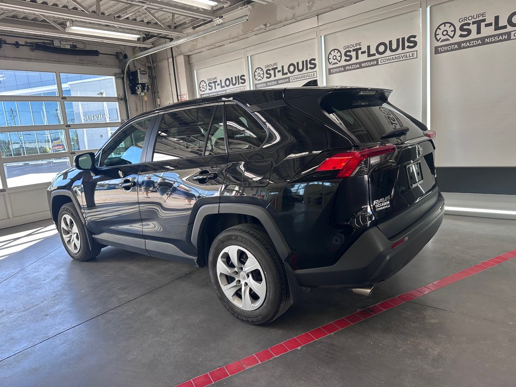 Toyota RAV4 LE AWD 2022 à Cowansville, Québec - 3 - w1024h768px